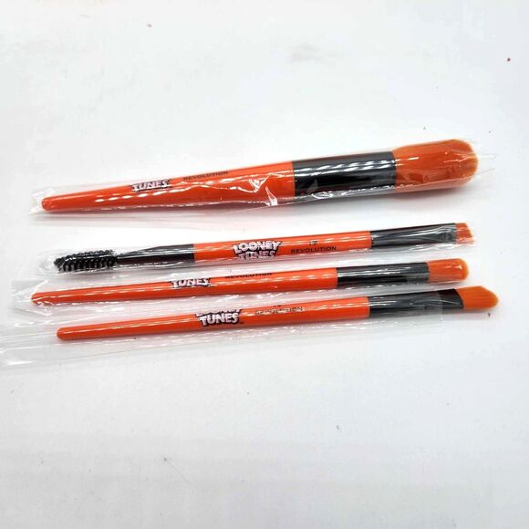 Makeup Revolution Looney Tunes Bugs Carrot Brush Set in Carrot Zipper Pouch NWOT - Picture 2 of 5